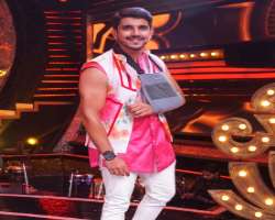 He broke his leg in December 2019 and had not got any work during the whole lockdown. Also, got injured having a dislocated shoulder and muscle tear d